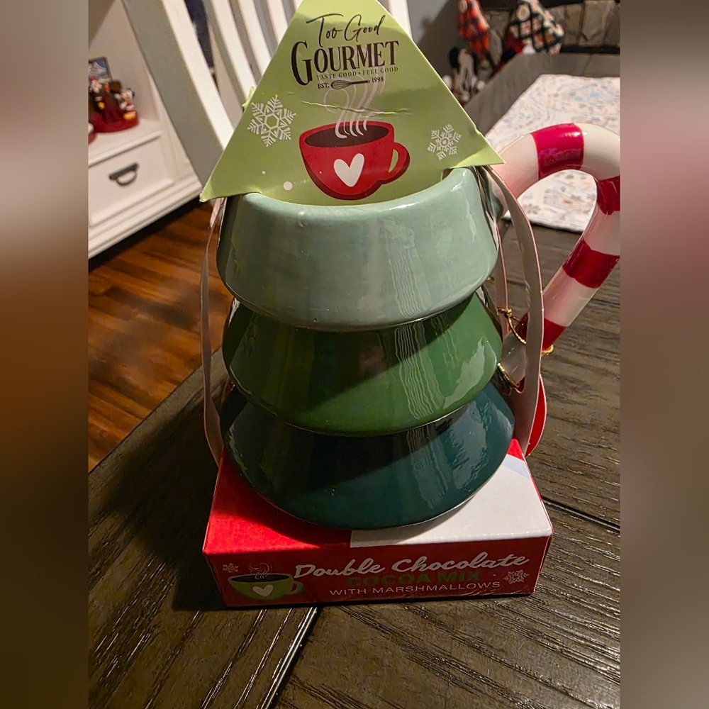 NWT Hot Chocolate Christmas Tree Mug Set